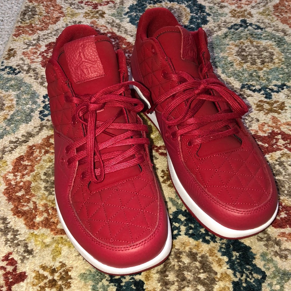 Jordan Clutch Basketball Sneaker NEW